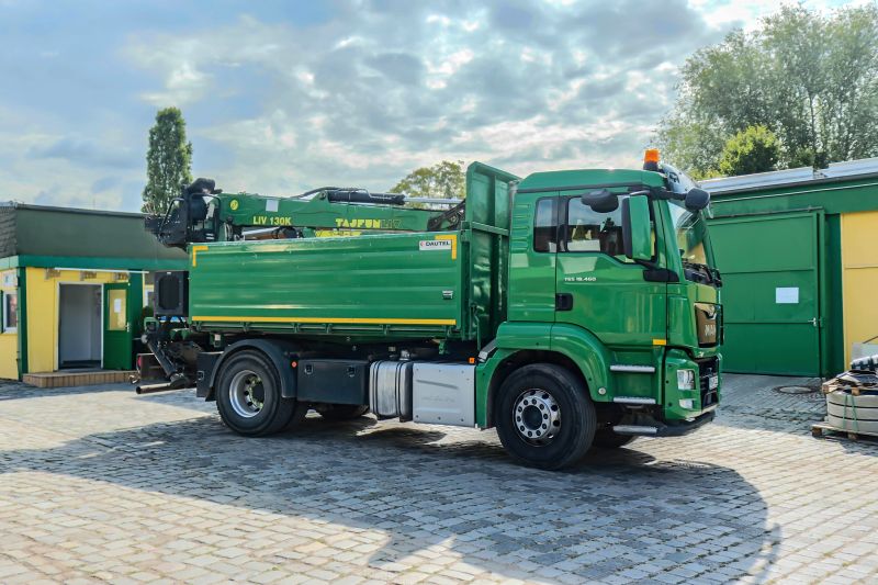 Selbstlader mit Greifarm